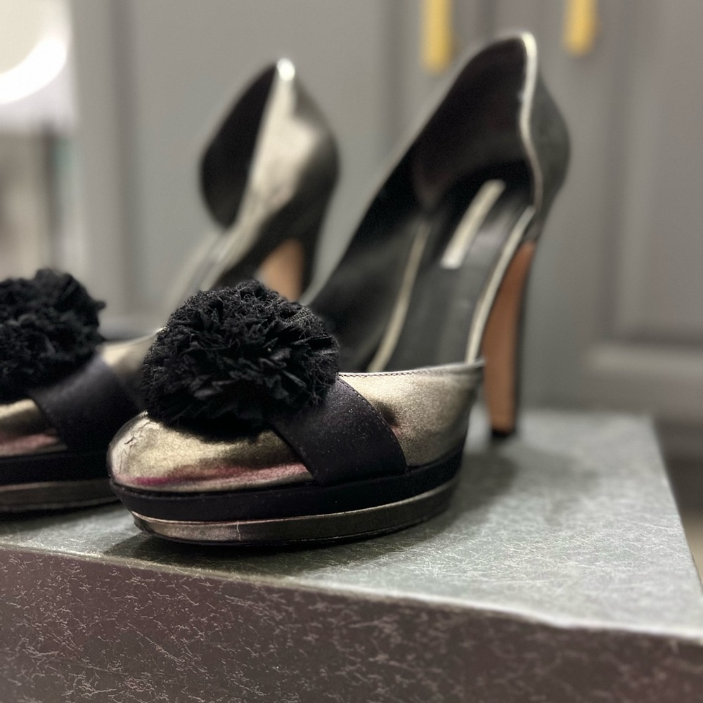 Via Spiga Silver and Black High Heels with Glamorous Design